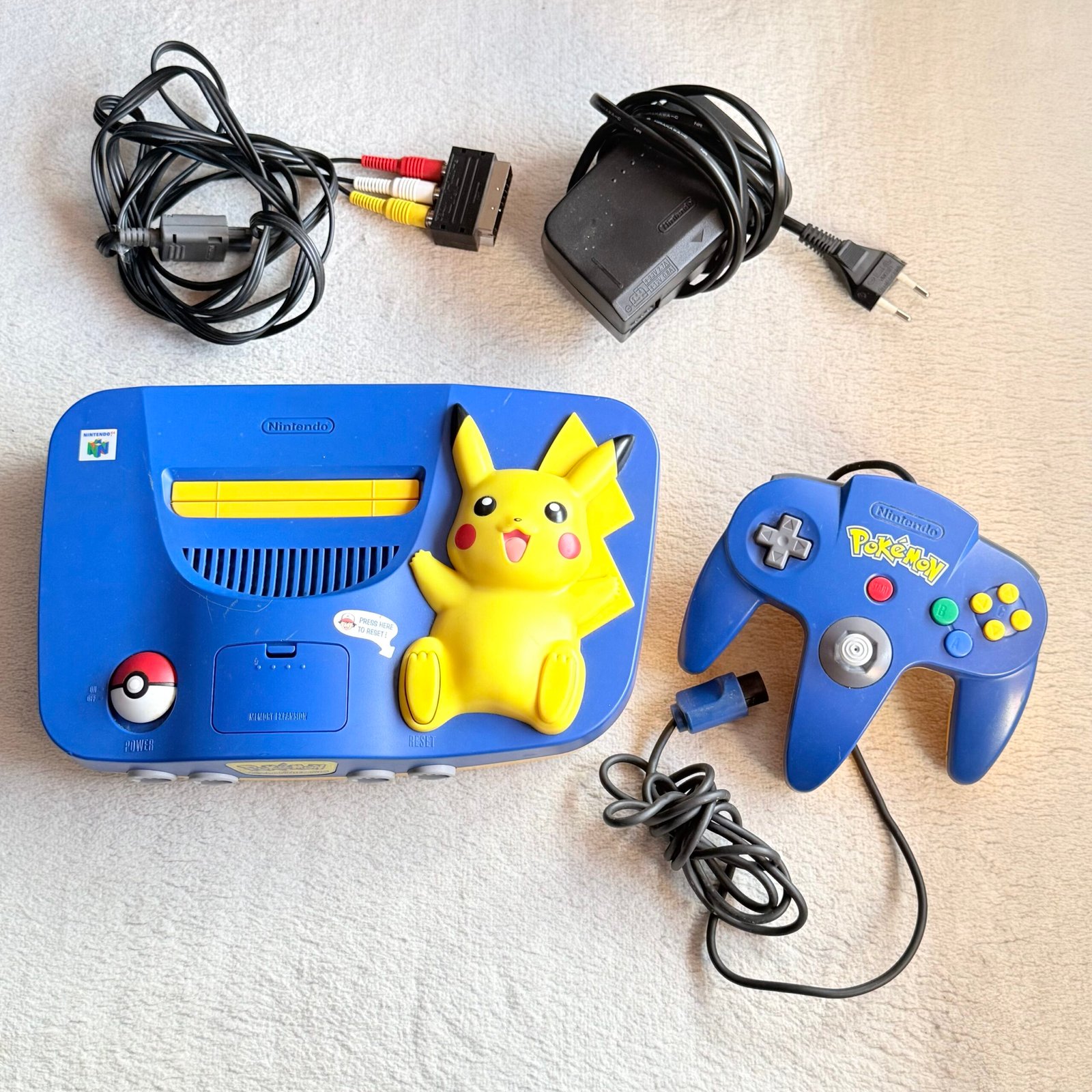NINTENDO 64 (N64) LIMITED POKEMON PIKACHU + JOYSTICK + CAVI - 100% ORIGINALE
