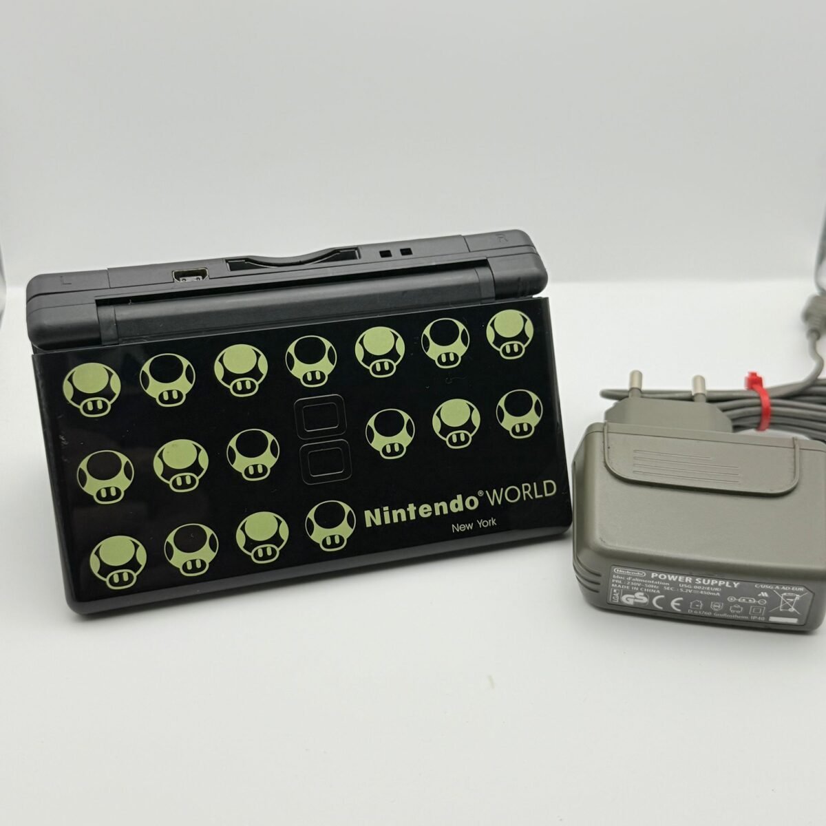 NINTENDO DS LITE - SCOCCA NUOVA REPRO - NINTENDO WORLD + CARICATORE ORIGINALE