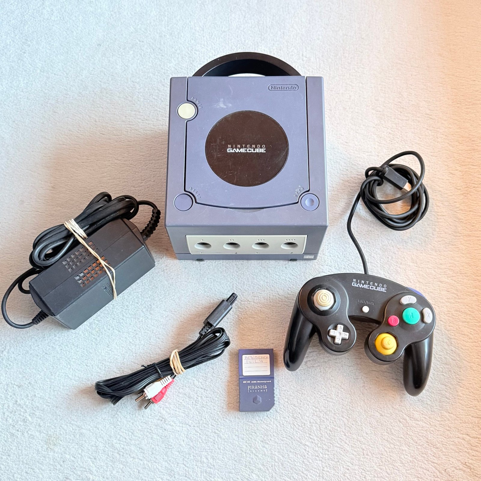 NINTENDO GAMECUBE VIOLA + JOYPAD + CAVI - ORIGINALE E FUNZIONANTE