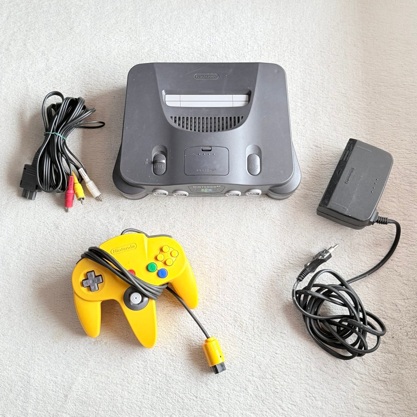 NINTENDO 64 (N64) + JOYSTICK + CAVI - TUTTO 100% ORIGINALE E 100% FUNZIONANTE