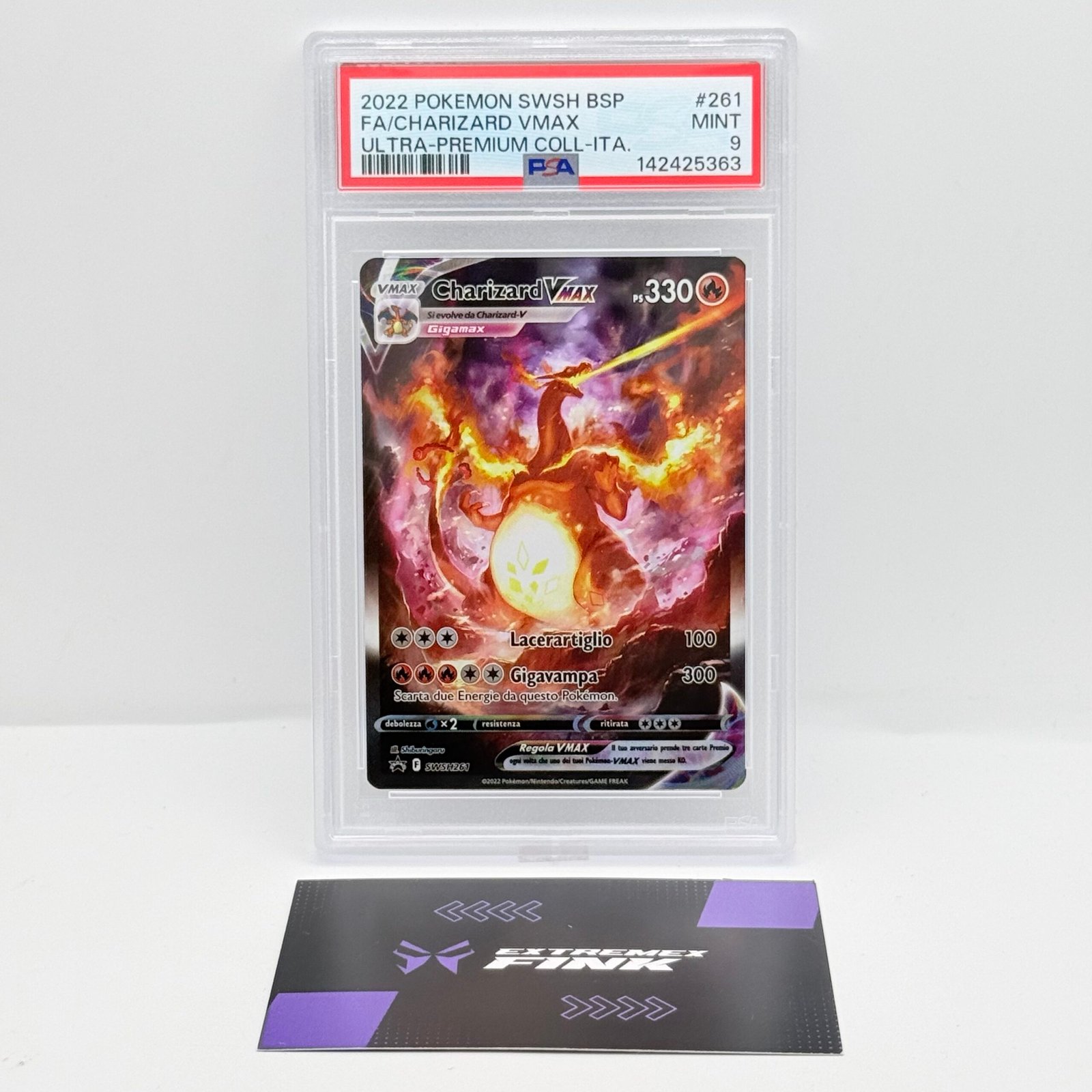 CARTA POKEMON CHARIZARD VMAX SWSH261 PROMO - UPC SPADA E SCUDO - ITA - PSA 9