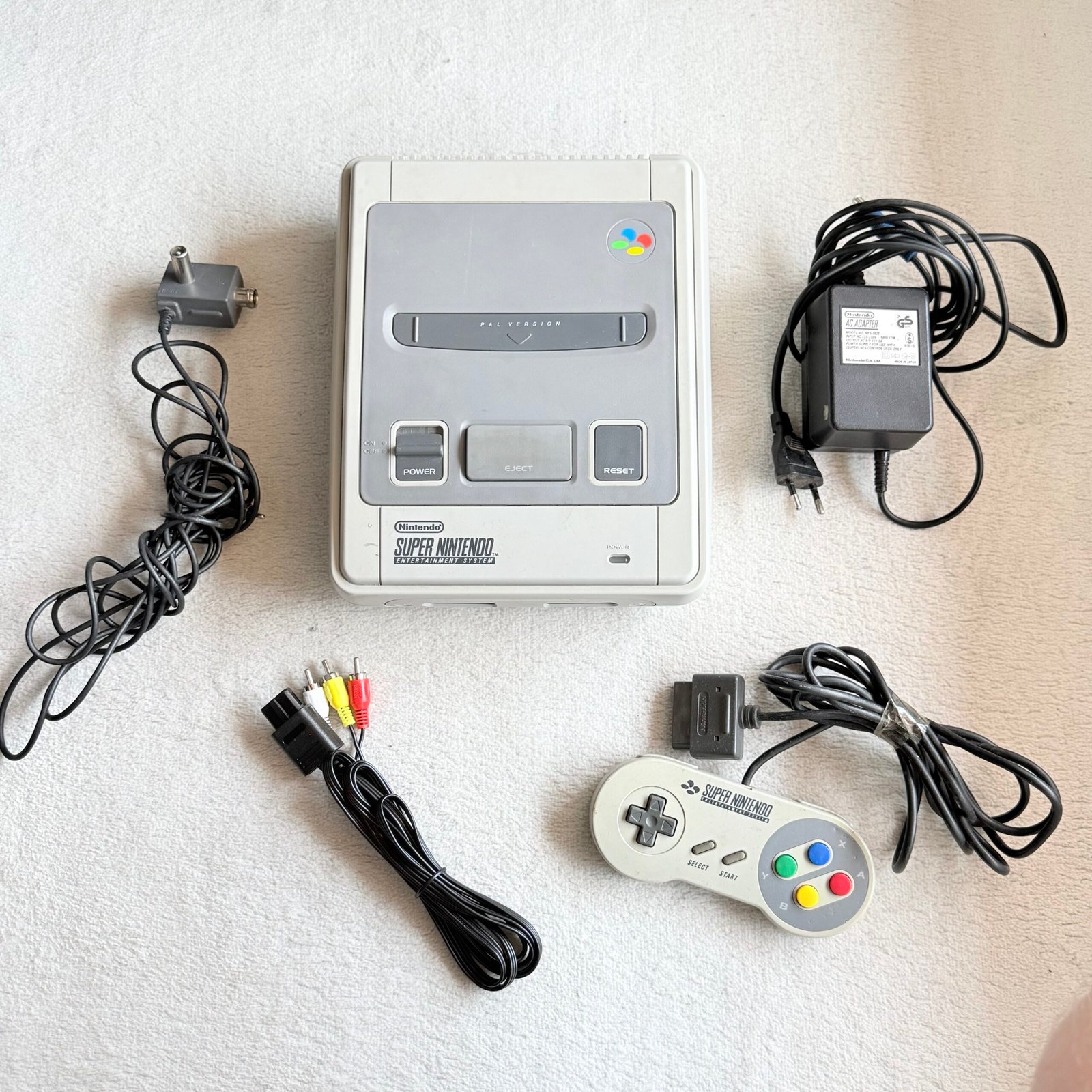 SUPER NINTENDO SNES + JOYSTICK + CAVI - TUTTO 100% ORIGINALE E 100% FUNZIONANTE