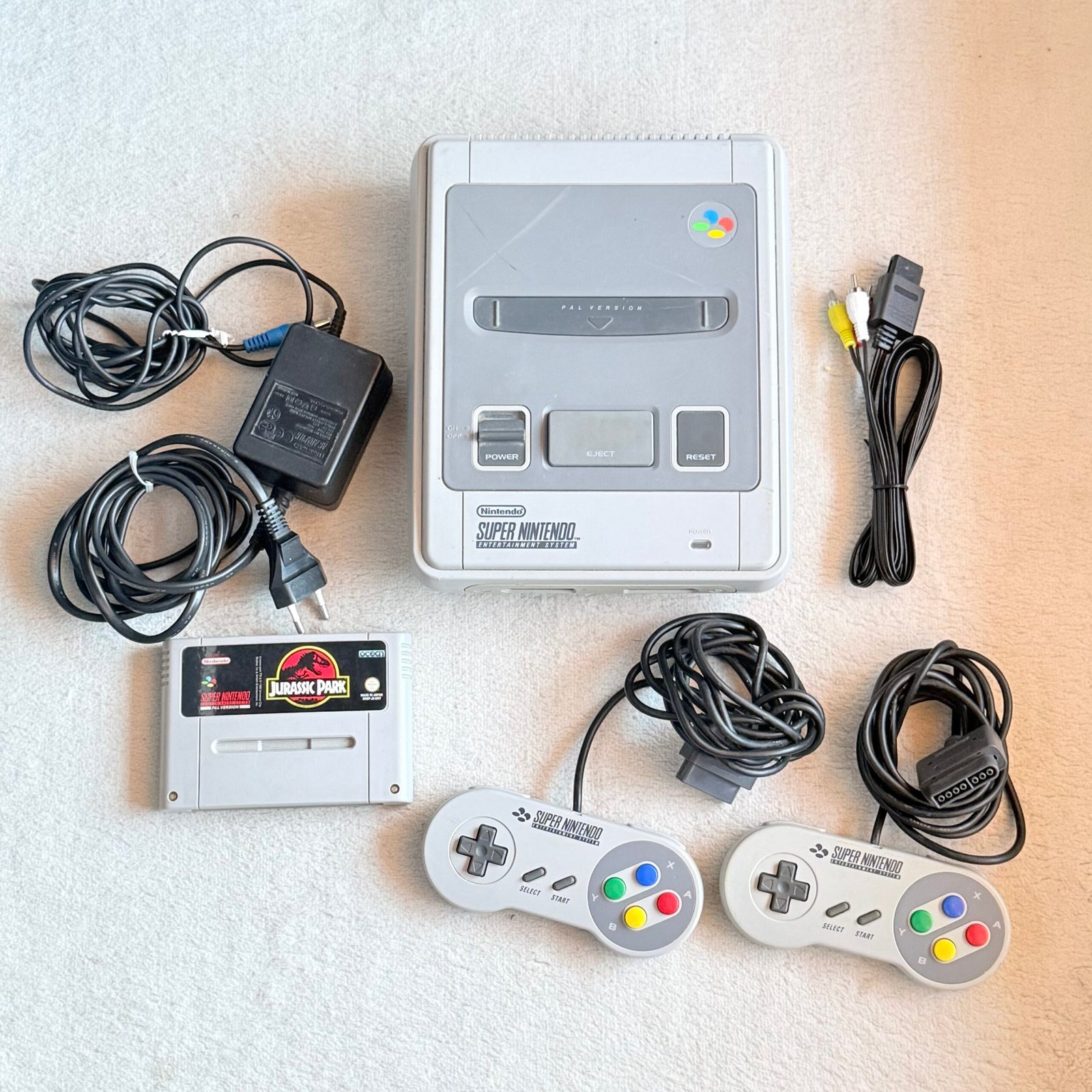 SUPER NINTENDO + 2 JOYSTICK + CAVI + JURASSIC PARK PAL - ORIGINALE E FUNZIONANTE